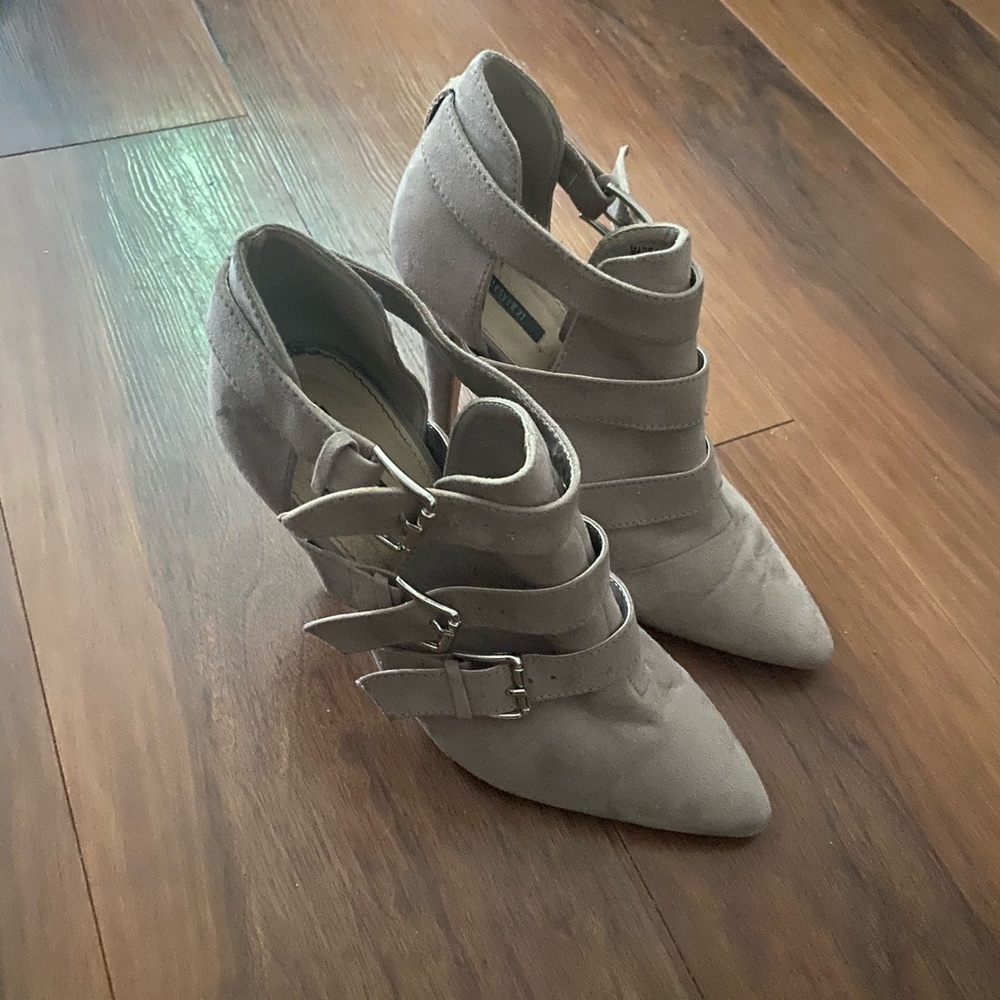 Killer Buckled Stilettos!